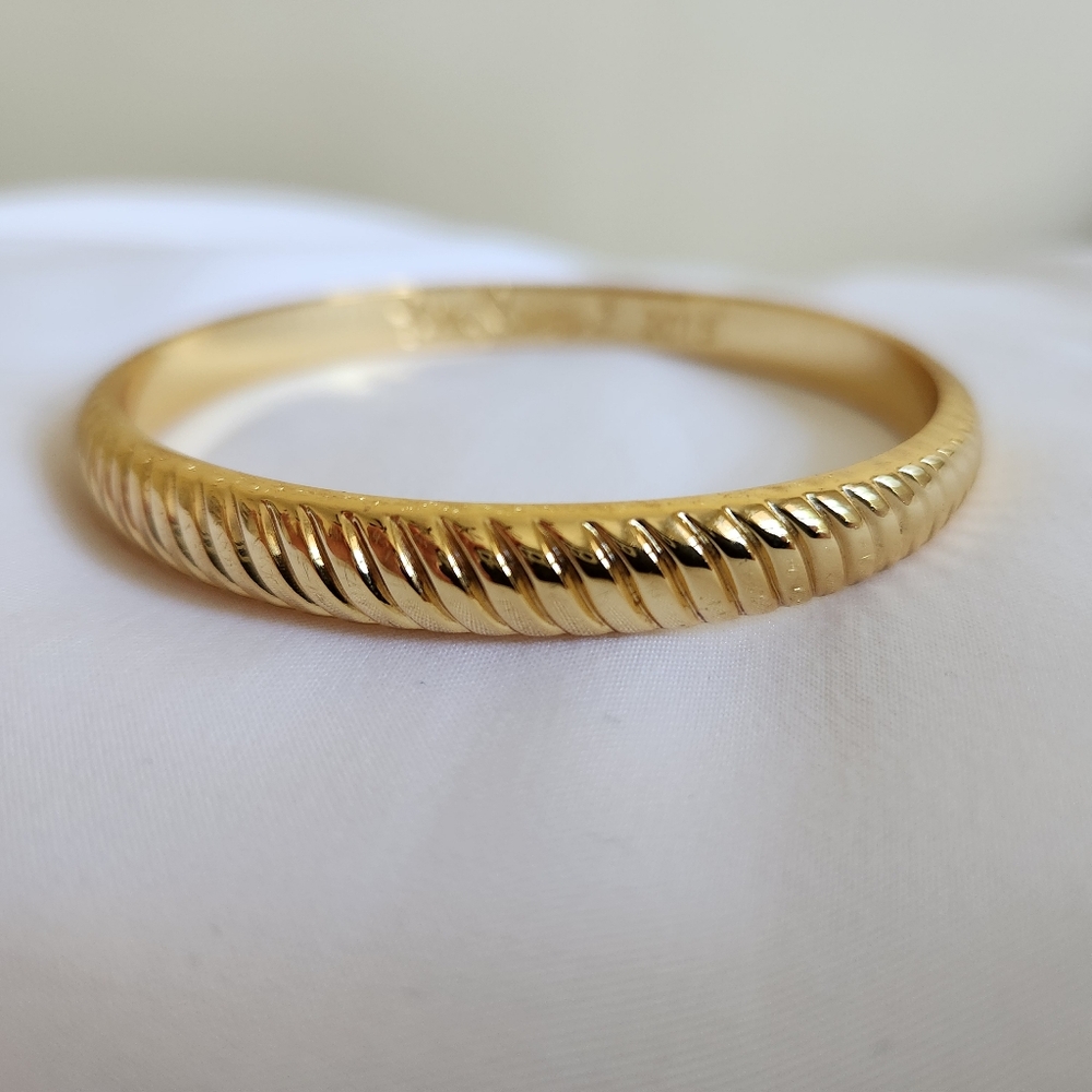 NWOT Pulitzer Gold Script and Textured Bangle Bracelet Set - Picture 8 of 10